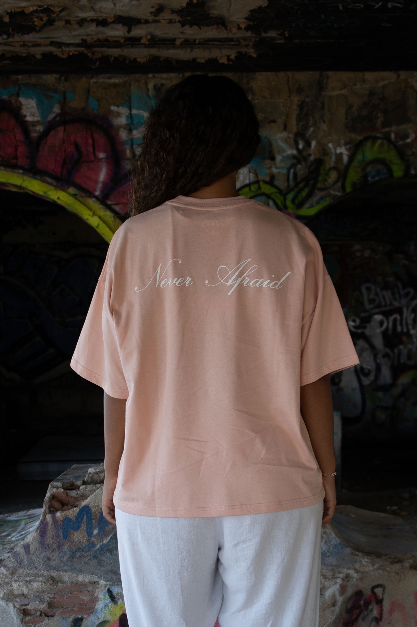 NEVER AFRAID SHIRT PINK