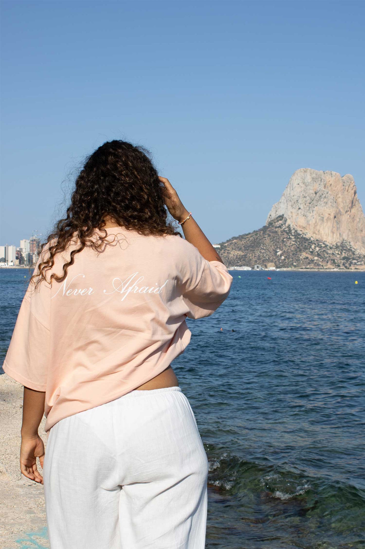 NEVER AFRAID SHIRT PINK